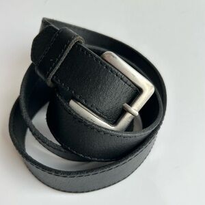Black silver buckle genuine Leather Belt, made in Canada size 40 unisex
